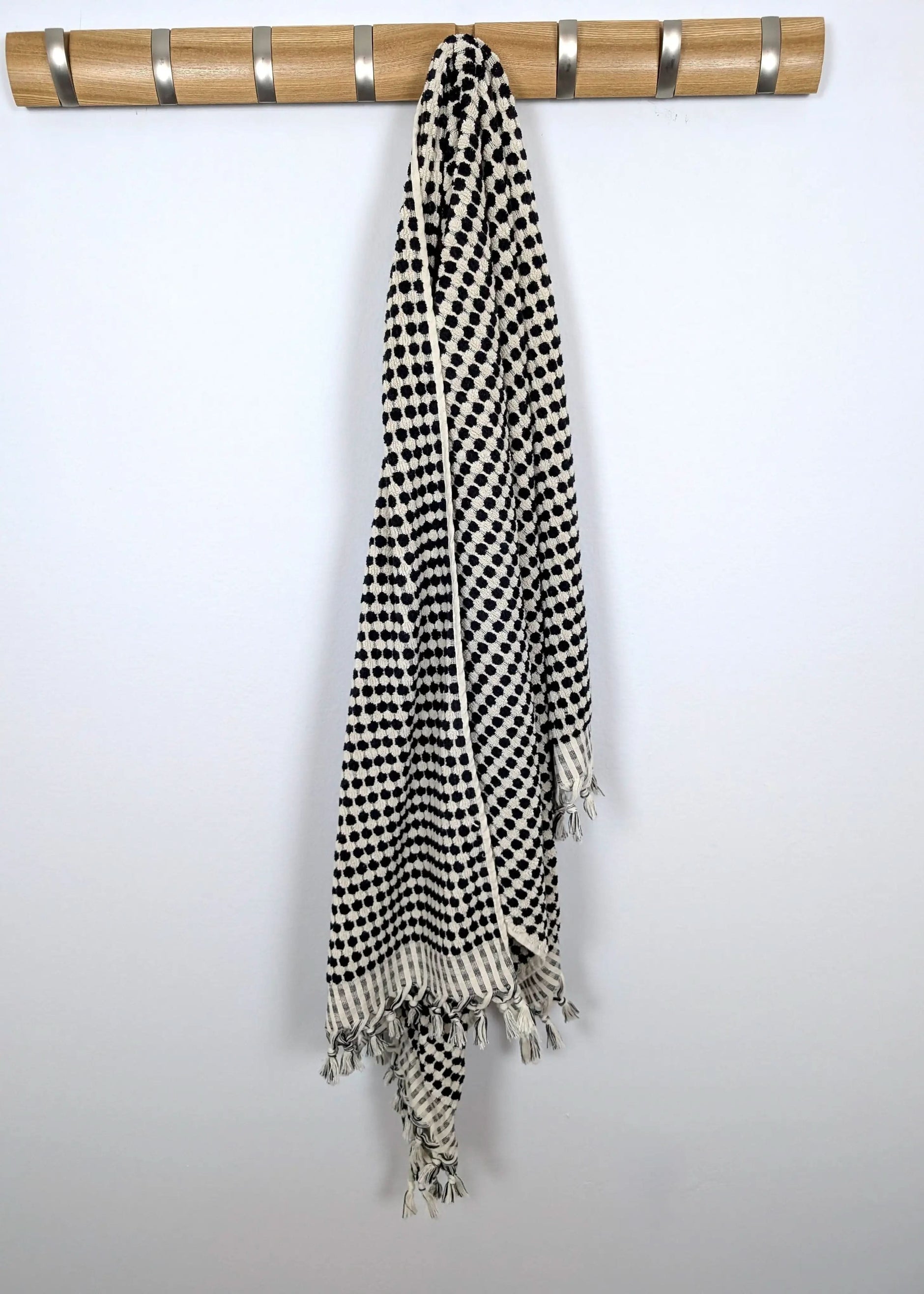 Bloom Collection – Oversized Turkish Cotton Bath Towel with Raised Texture and Hand-Tied Tassels - SwagglyLife Home & Fashion